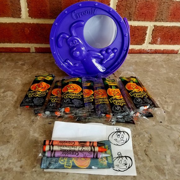 Bundle: Halloween BK Bucket Pail and Crayon Treats with Pumpkin Stickers - Picture 3 of 14